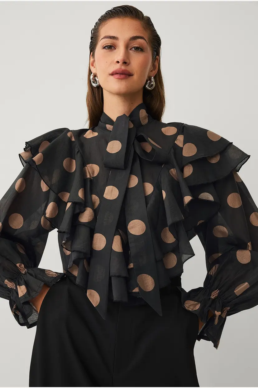 Ellos Collection Bluse med volanger - Svart