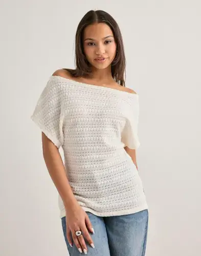 Nelly Nelly - Hvit - Crochet Slit Top