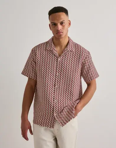 Jack & Jones Jack & Jones Jormontauk Crochet Shirt Ss SA26 Ln Mønstrete skjorter Rød