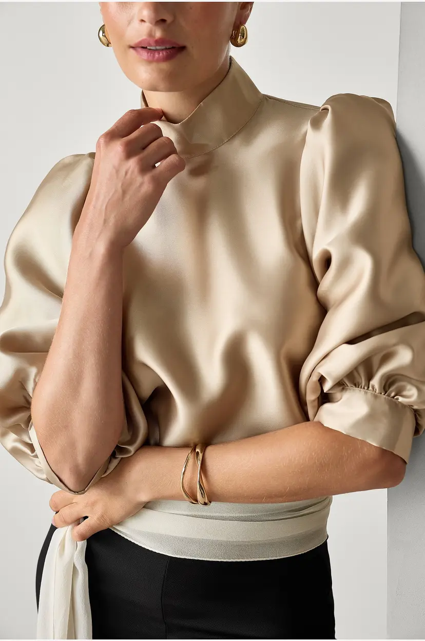Joelle Satengbluse med høy hals - Beige