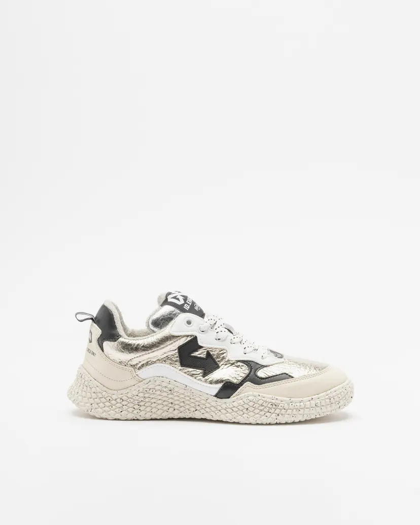 ID.Eight ID.Eight HANA Golden Sneakers