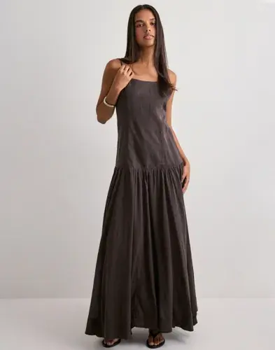 Neo Noir Neo Noir - Brun - Jackie S Voile-kjole