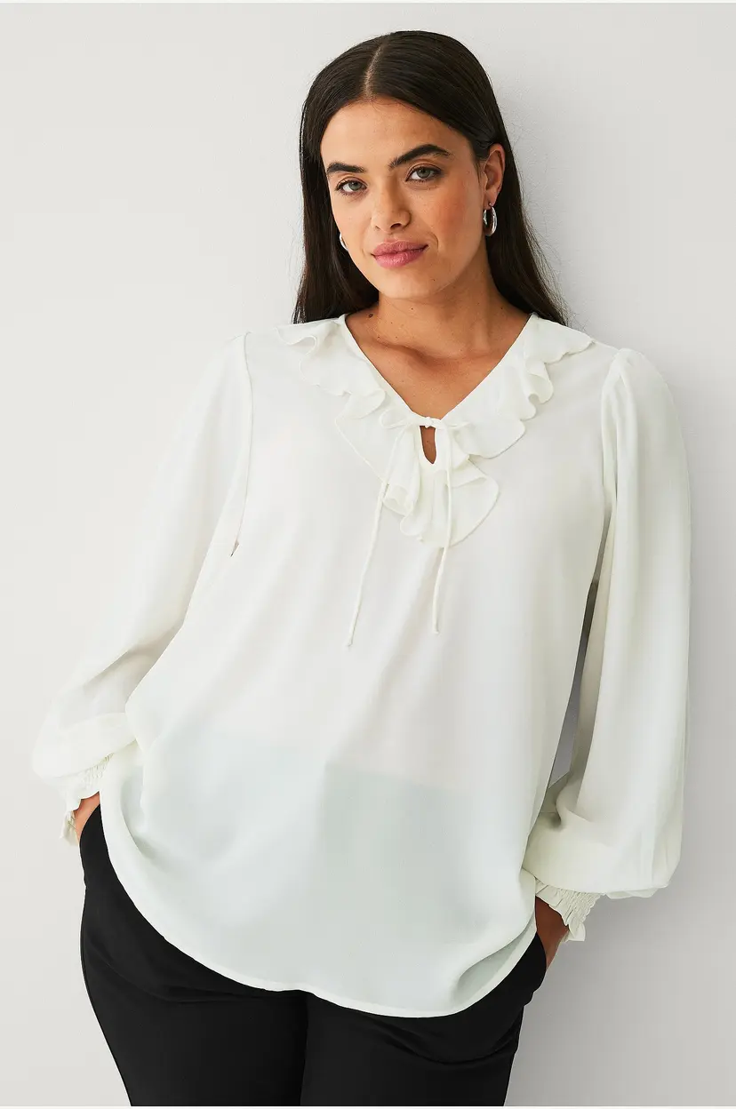 Ellos Plus collection Bluse med volang - Hvit