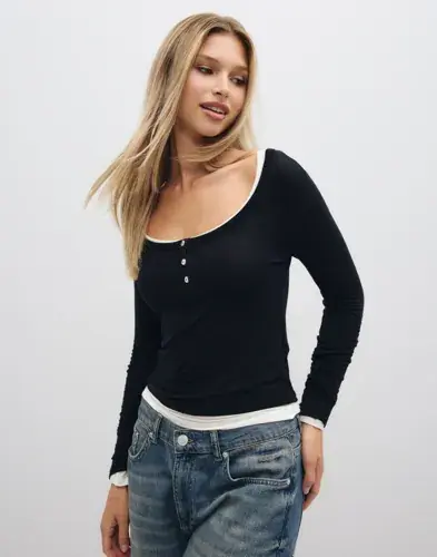 Nelly Nelly - Svart - Soft Wool Blend Button Top