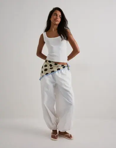 Becksöndergaard BECKSÖNDERGAARD - Hvit - Maxi Polka Triangle Sia Scarf