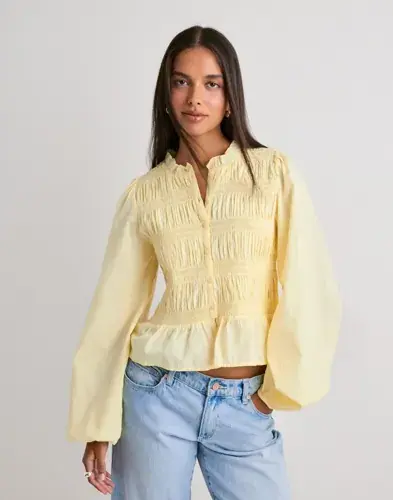 Nelly Nelly - Gul - Flirty Smock Blouse
