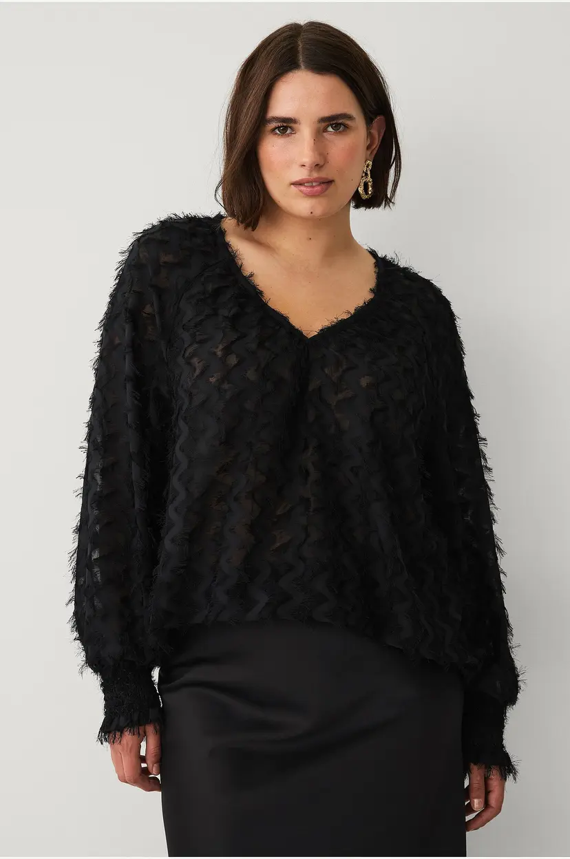 Ellos Plus collection Chiffonbluse med struktur - Svart