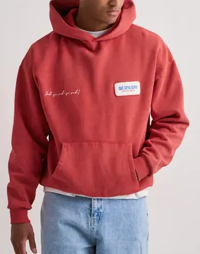 Que Sera Sera Que Sera Sera Wyatt Washed Hoodie Hoodies Rød