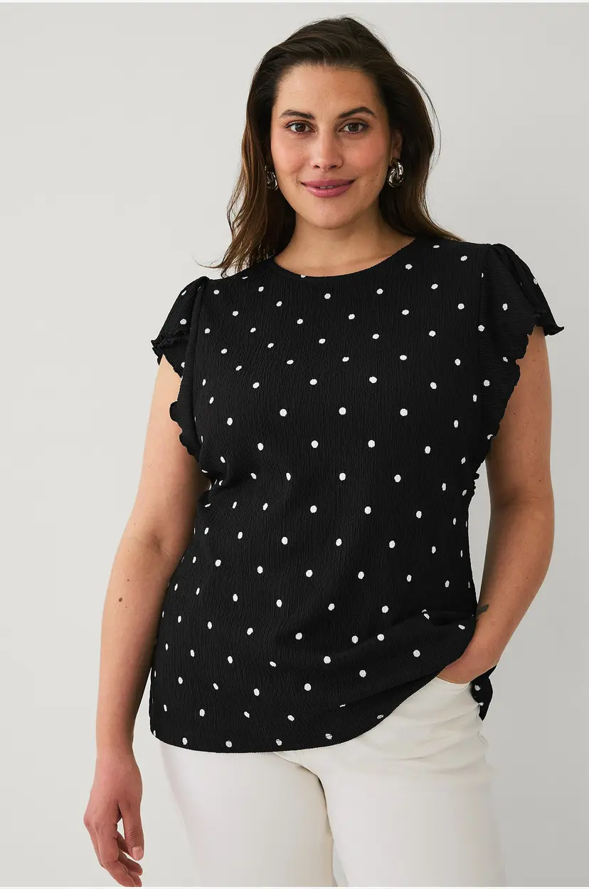 Ellos Plus collection Topp med volangermet - Svart