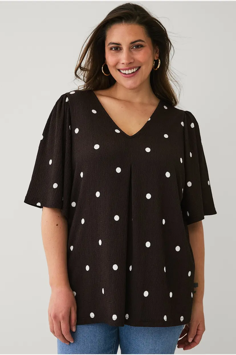 Ellos Plus collection Topp med draperte volangermer - Brun