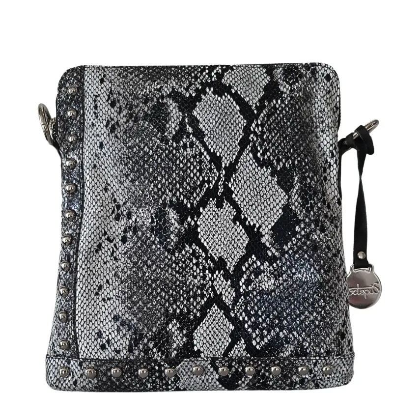 Octopus Denmark Style Quick i flot sort/hvidt slangepræget læder. Cool slingbag til skulder og crossbody m. flotte nitter