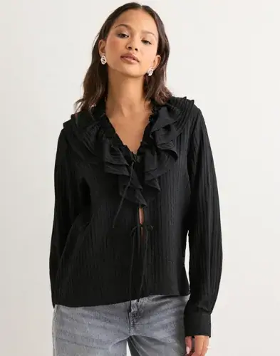 Vero Moda Vero Moda - Svart - Vmkausa Flounce Ls Top Wvn Ga