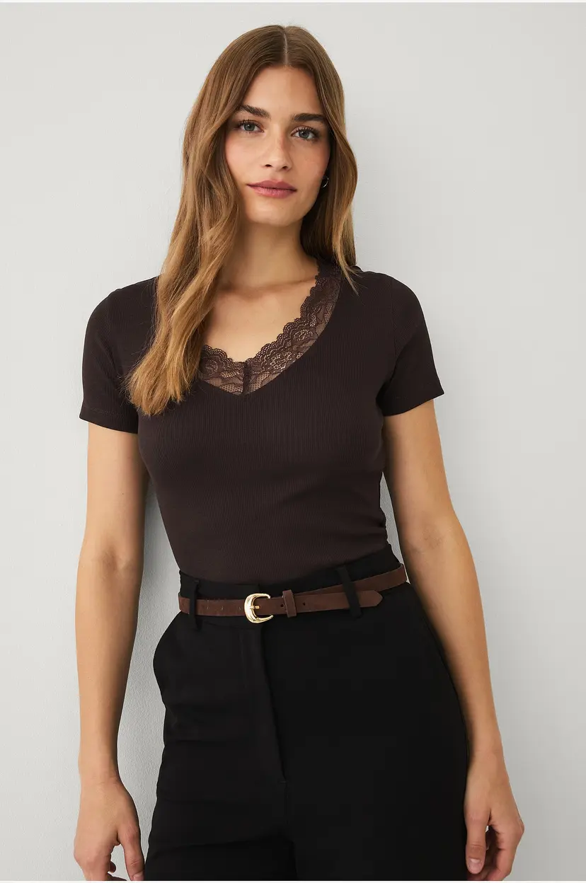 Ellos Collection Topp med blondedetalj - Brun