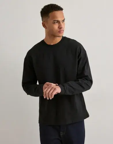Que Sera Sera Que Sera Sera Boxy LS Tee Langermede t-shirts Svart