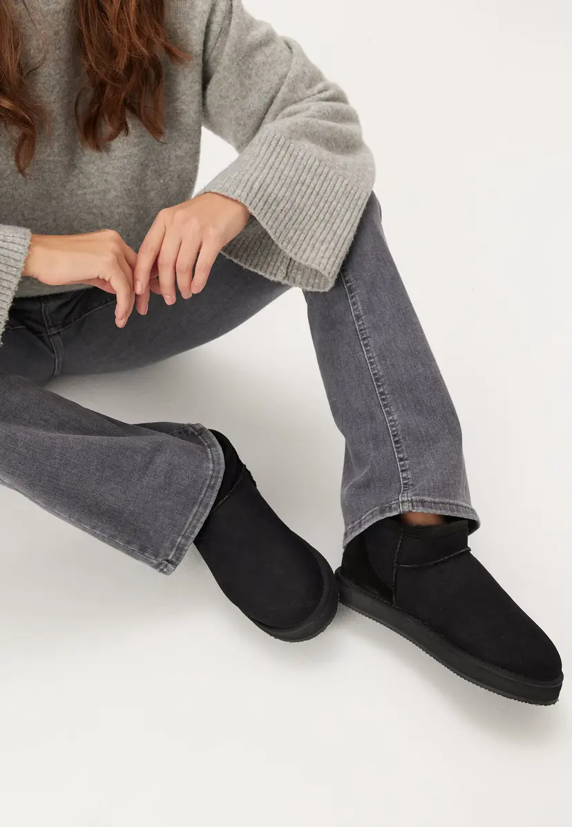 Shepherd of Sweden Glasgow Sheepskin Boots