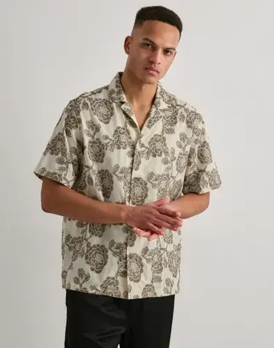 Les Deux Les Deux Lesley Flower Jacquard Ss Shir Kortermede skjorter Beige