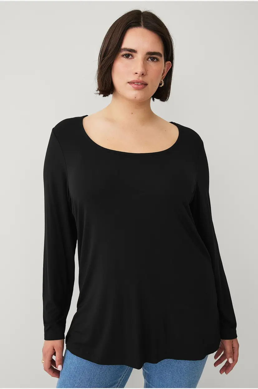 Ellos Plus collection Soft tunika i viskosestrikk - Svart