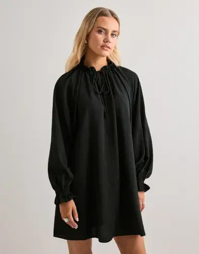 ONLY Only - Svart - Onlfayce Ls Short Loose Dress Wvn
