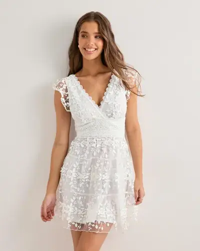 Nelly Nelly - Hvit - Embroidered Flounce Dress