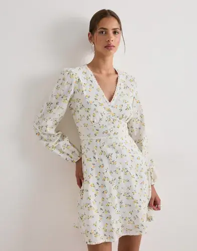 Vero Moda Vero Moda - Blomstrete - Vmaya Sofia Ls V-Neck Short Dress W