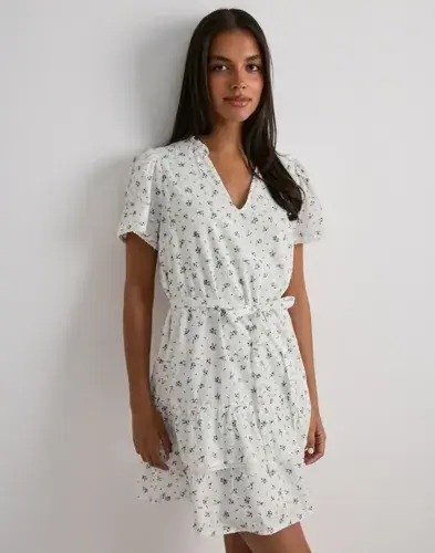Vero Moda Vero Moda - Blomstrete - Vmtrine Ss Short Lace Dress Wvn Noo