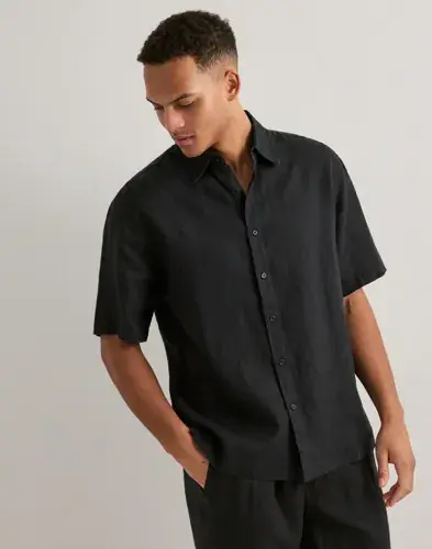 Que Sera Sera Que Sera Sera Louis Linen Shirt SS Linskjorter Svart