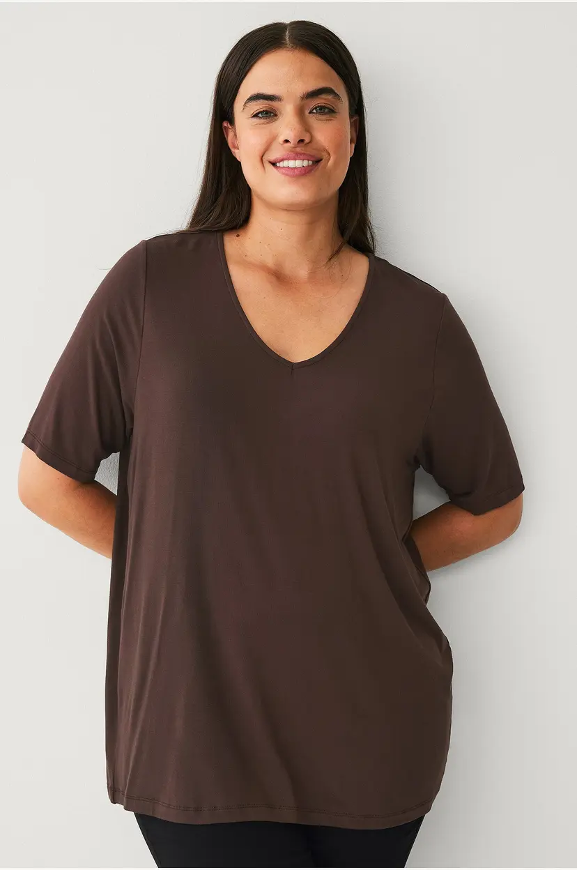 Ellos Plus collection Soft topp med v-hals - Brun