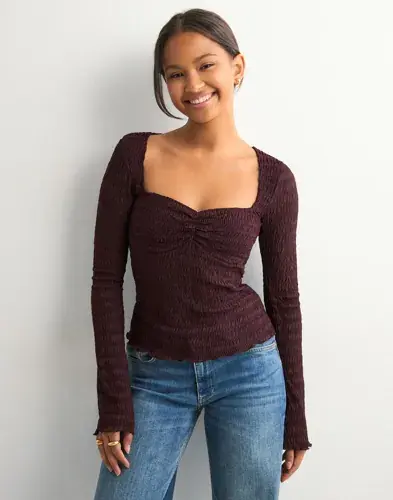 Nelly Nelly - Rød - Romantic Structure Sheer Top