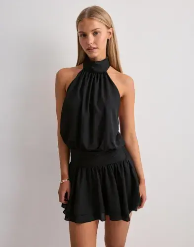 Nelly Nelly - Svart - Flirty Halter Neck dress