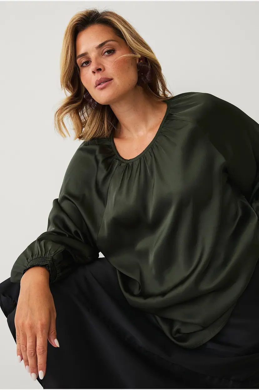 Ellos Plus collection Bluse i sateng - Grønn