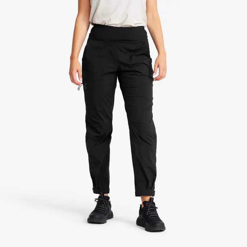 RevolutionRace Breezy Curved Ankle Stretch Pants Dame Black