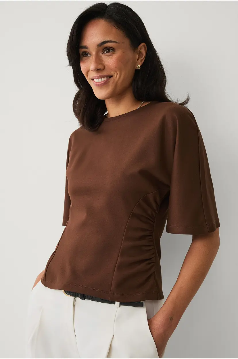 Ellos Collection Topp med draperte detaljer - Brun