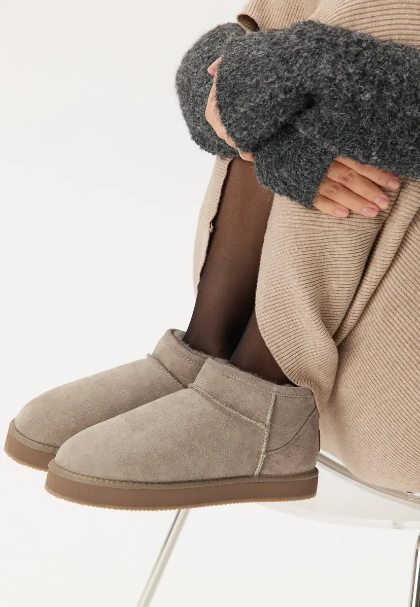 Shepherd of Sweden Glasgow Sheepskin Boots