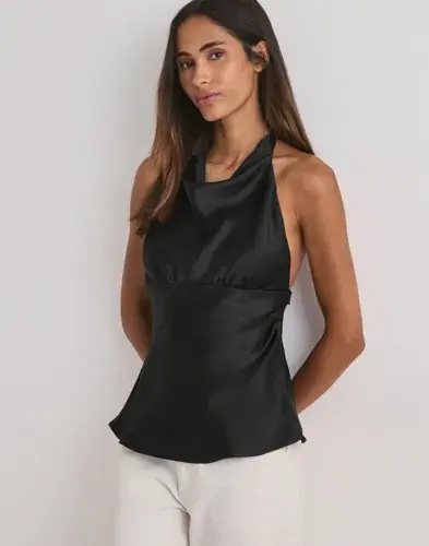 Nelly Nelly - Svart - Drapy Satin Top