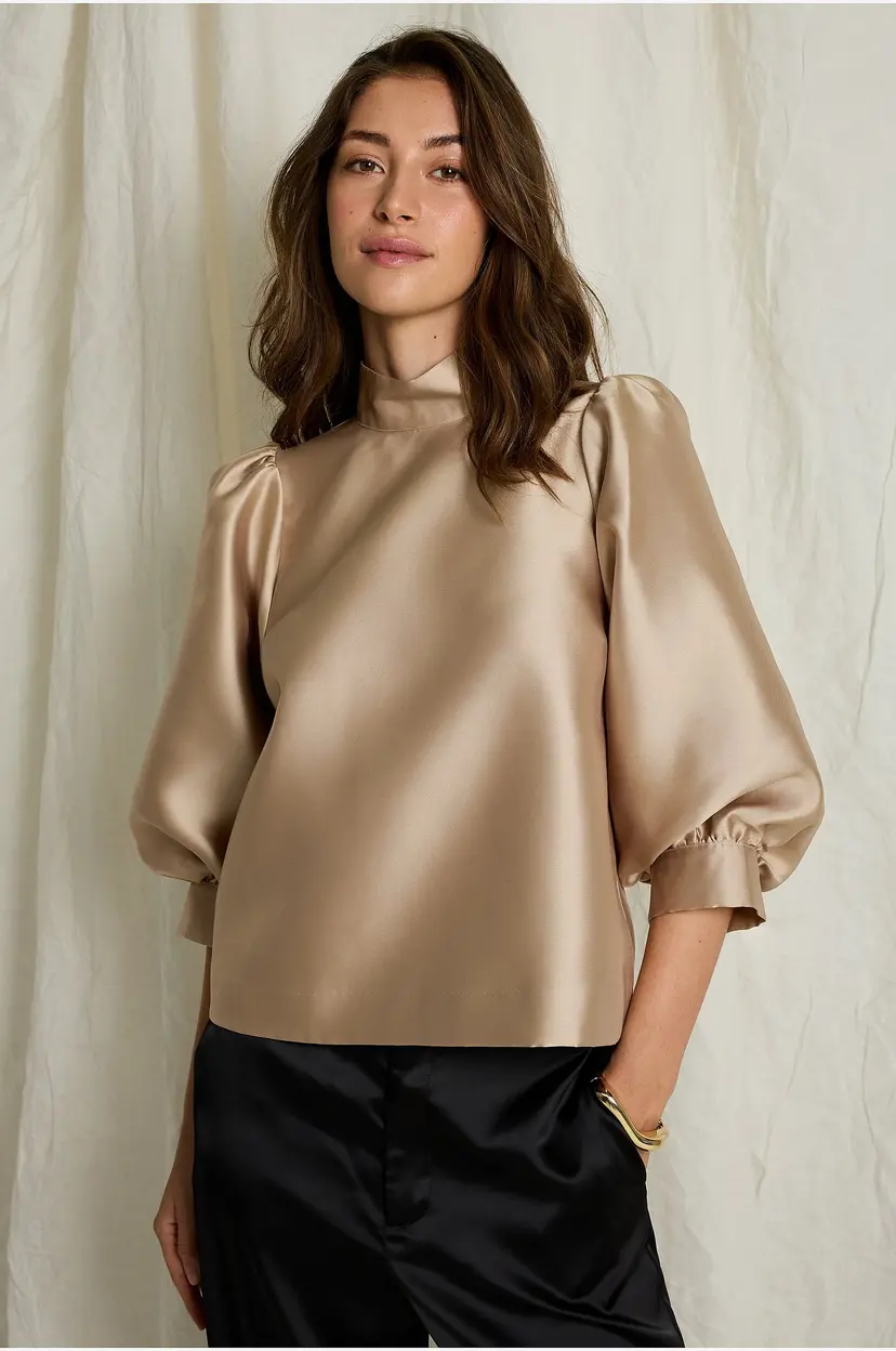 Joelle Satengbluse med høy hals - Beige