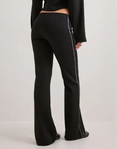 Nelly Nelly - Svart - Track Bootcut Joggers