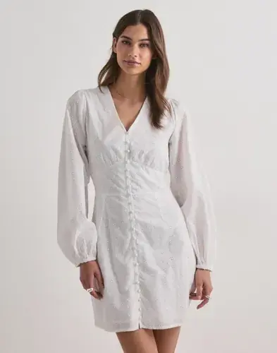 Neo Noir Neo Noir - Hvit - Mabel Embroidery Dress