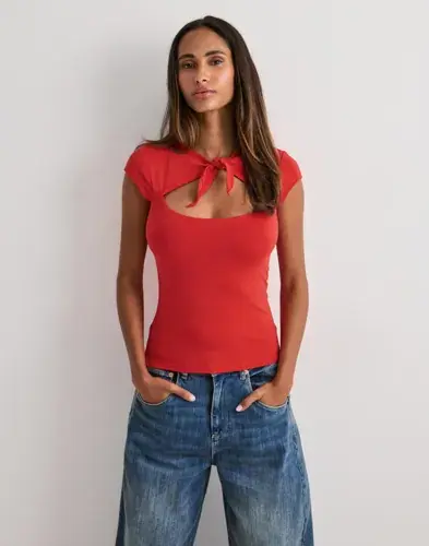 Nelly Nelly - Rød - Amazing Keyhole Tie Tee