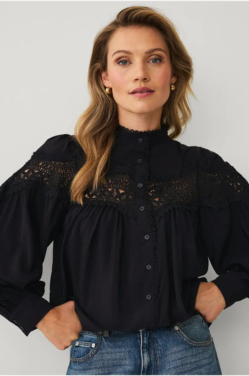 Ellos Collection Bluse med blondeinnfelling - Svart