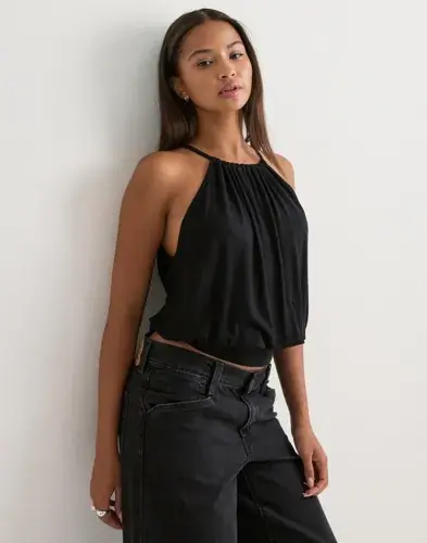 Nelly Nelly - Svart - Soft Drape Tie Back Top