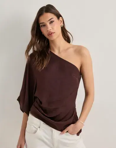 Nelly Nelly - Brun - Asymmetric Short Sleeve Top