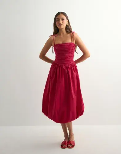 Nelly Nelly - Rød - Tied Balloon Dress