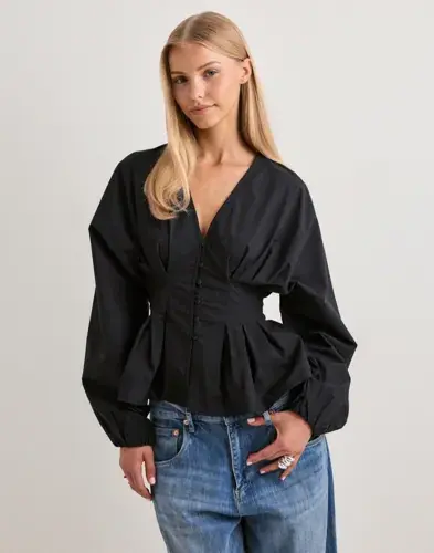 Nelly Nelly - Svart - My Favorite Pleat Blouse