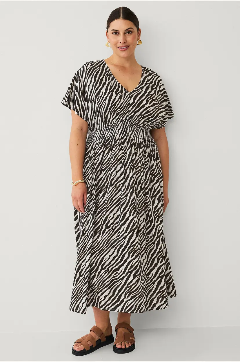 Ellos Plus collection Maxikjole med smock - Svart
