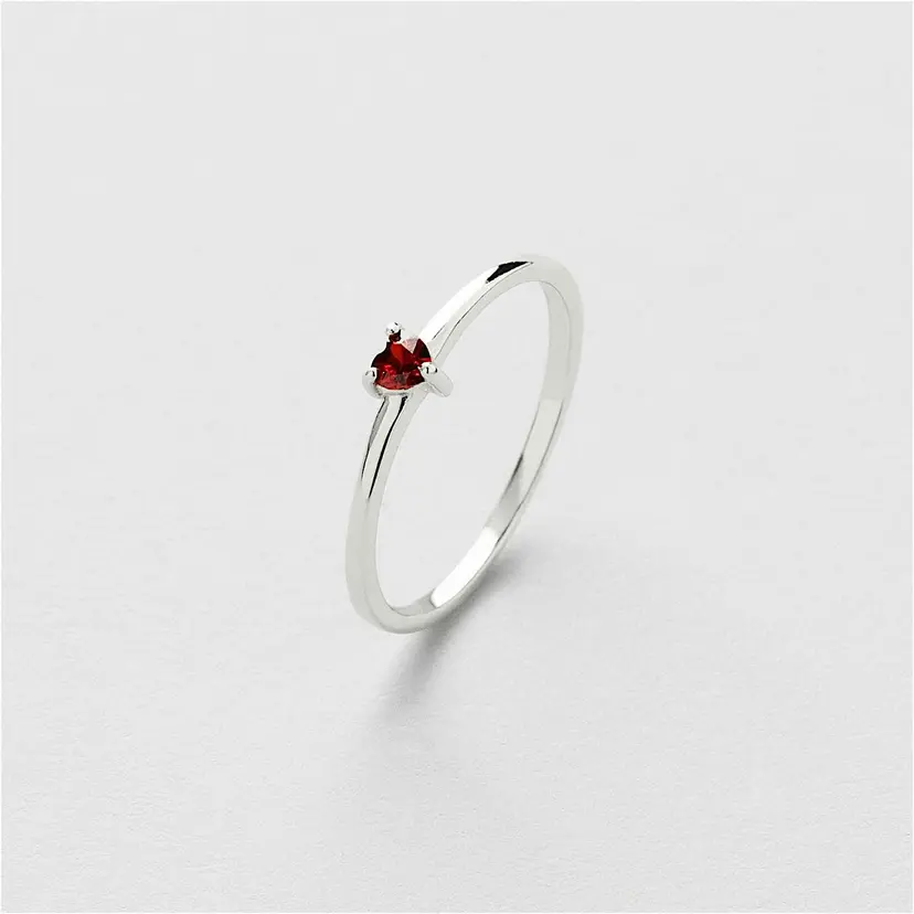 Safira Red Heart Ring