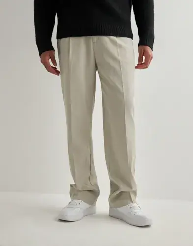 Les Deux Les Deux Randall Pleated Twill Suit Pants Dressbukser Beige
