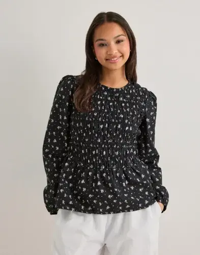 Pieces Pieces - Svart - Pcbannie Ls Smock Top Wvn