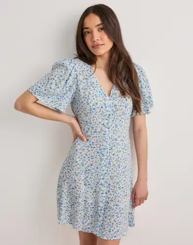 Vero Moda Vero Moda - Blomstrete - Vmalba Ss Short Dress Wvn Ga Noos