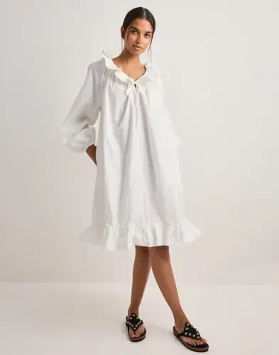 Vero Moda Vero Moda - Hvit - Awakari Ls V-Neck Blk Dress