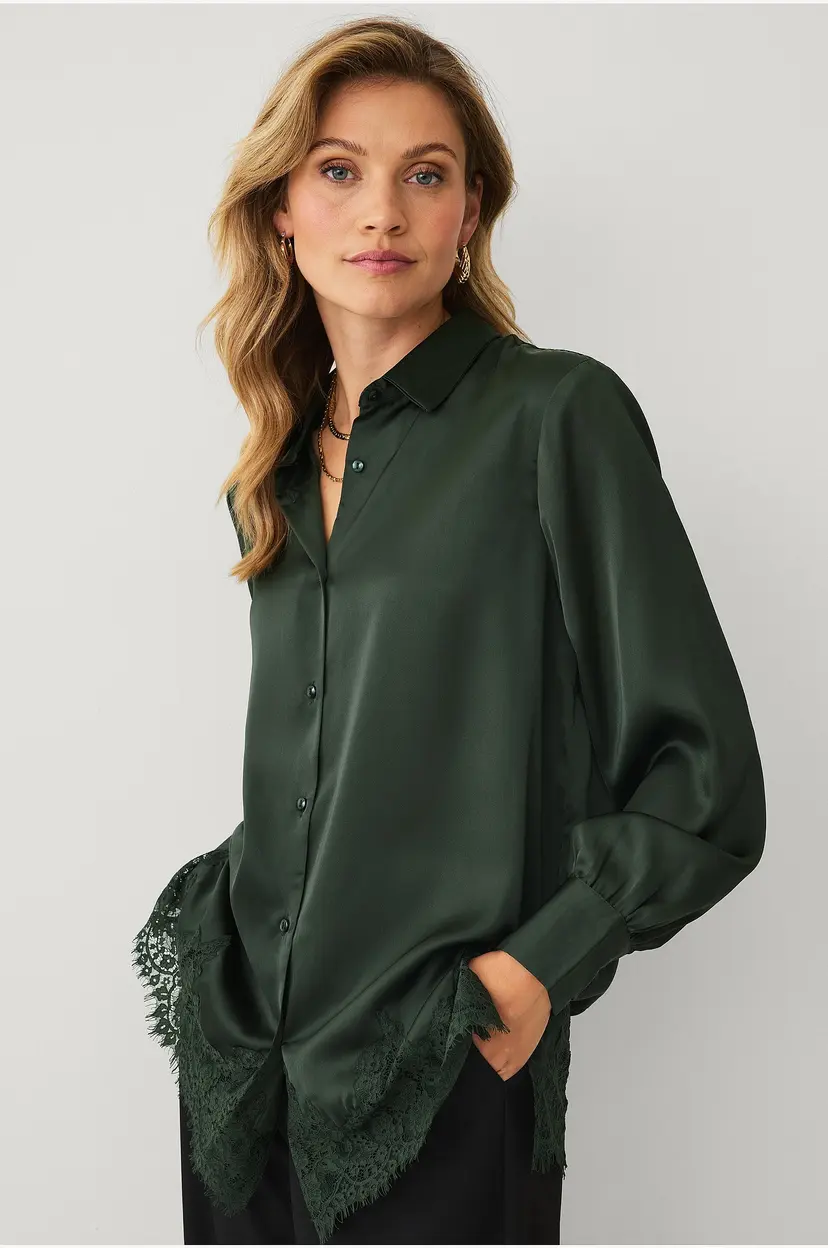 Ellos Collection Satengbluse med blondekant - Grønn